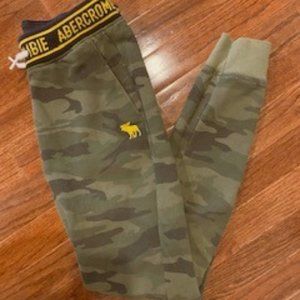 Abercrombie KIDS Green Camo Joggers